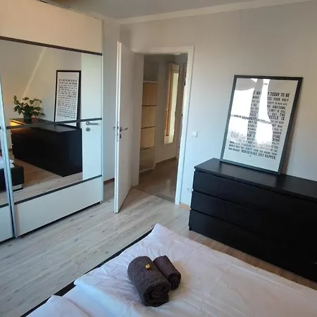 Homely In A Modern Green Dream Apartamento *